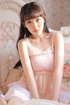 和闺蜜一起出门带电动玩具